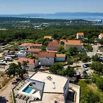 Hébergement de vacances Ferienvilla Mirakul Mit Privatem Pool By Interhome *