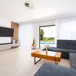 Ferienvilla Mirakul Mit Privatem Pool By Interhome
