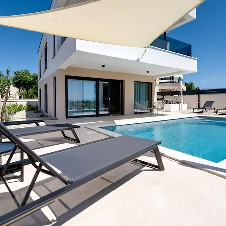 Ferienvilla Mirakul Mit Privatem Pool By Interhome * אומיסאליי