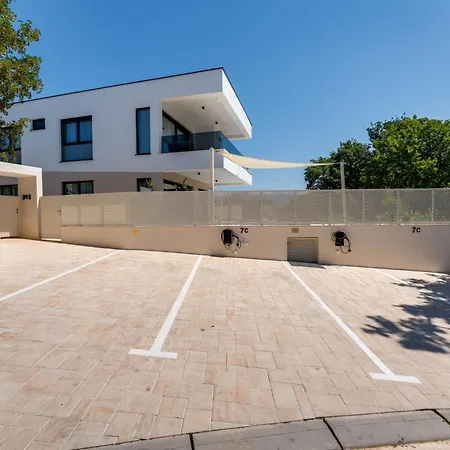 Ferienvilla Mirakul Mit Privatem Pool By Interhome *
