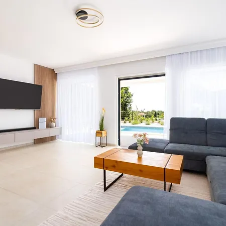 Ferienvilla Mirakul Mit Privatem Pool By Interhome
