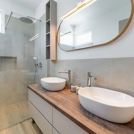 Ferienvilla Mirakul Mit Privatem Pool By Interhome * Omisalj