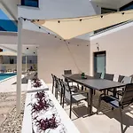 Ferienvilla Mirakul Mit Privatem Pool By Interhome Dom wakacyjny *