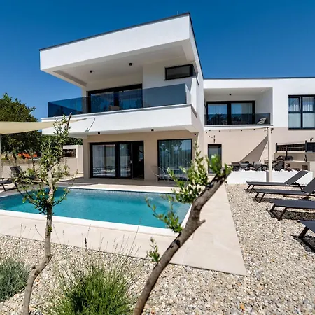 Ferienvilla Mirakul Mit Privatem Pool By Interhome *