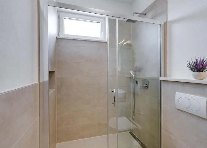 Сasa de vacaciones Ferienvilla Mirakul Mit Privatem Pool By Interhome